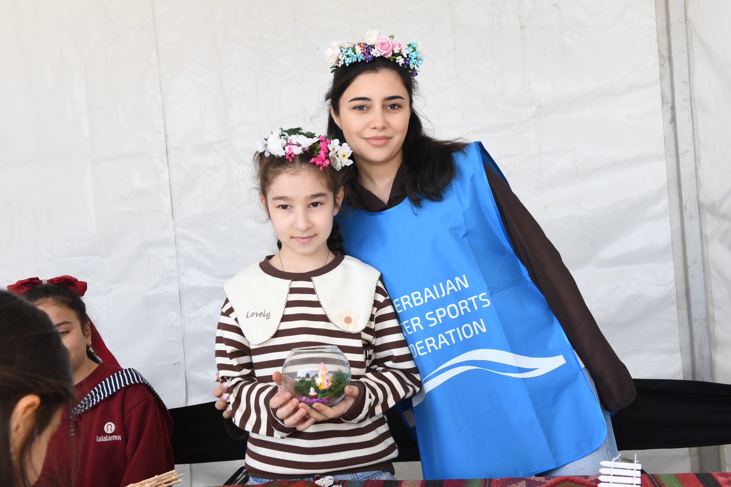 Bakıda Xəzərin suları avarçəkmə və yelkənli qayıqlarla bəzəndi (FOTO)
